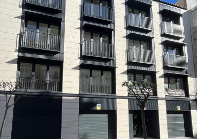 Vivienda colectiva.4 viviendas, oficinas y garajes. Edificio San Antonio
